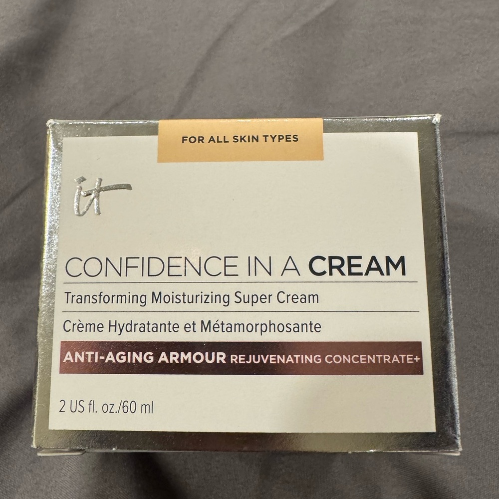 BNIB IT Cosmetics Confidence in a Cream Anti-Aging
Hydrating Moisturizer